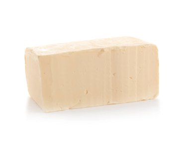 Beyaz üzerine tereyağı parçası  