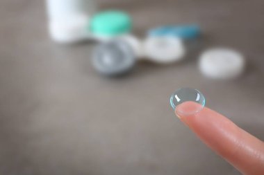 Parmak Kontakt lens