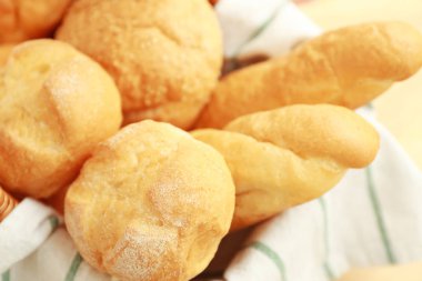 Farklı taze ekmek somunları