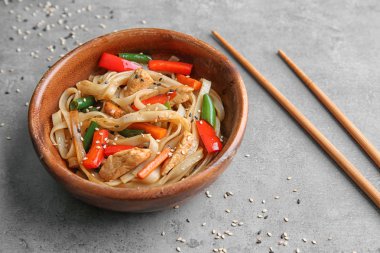 Pirinç noodle sebzeli