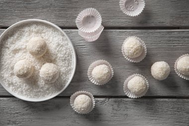 Hindistan cevizi pul şekerler