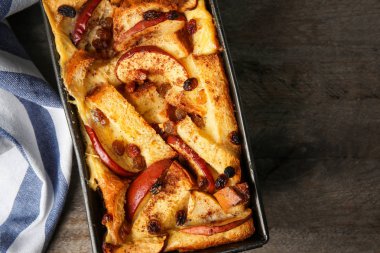 Taze pişmiş ekmek pudding 