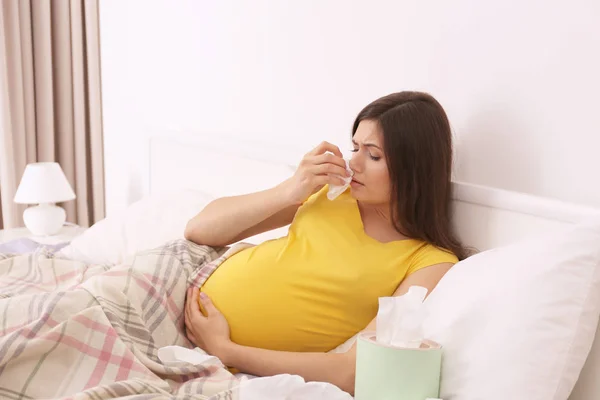 Těhotnou ženu s alergií — Stock fotografie