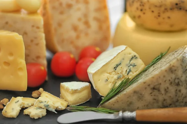 Different types of cheese — Stock Photo, Image