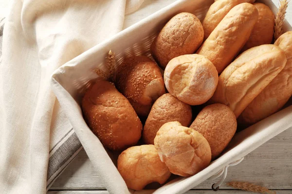 Různé typy čerstvý chléb — Stock fotografie