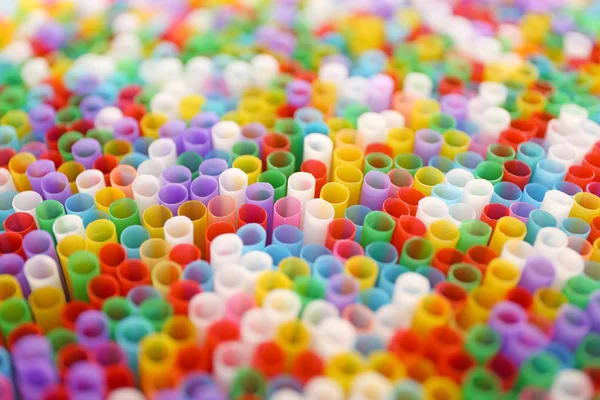 Много разноцветных соломинки — стоковое фото