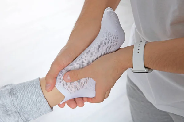 Physiatrist doing foot massage — Stock Photo, Image