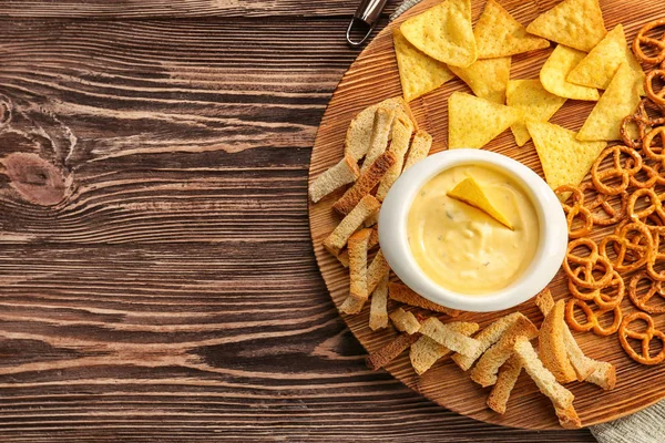 Cuenco con salsa de queso de cerveza —  Fotos de Stock