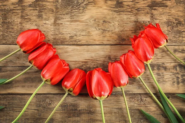 Hermosos tulipanes rojos — Foto de Stock