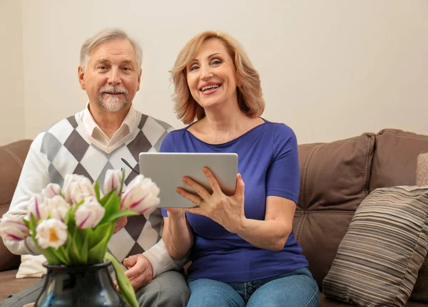 Nettes älteres Ehepaar — Stockfoto