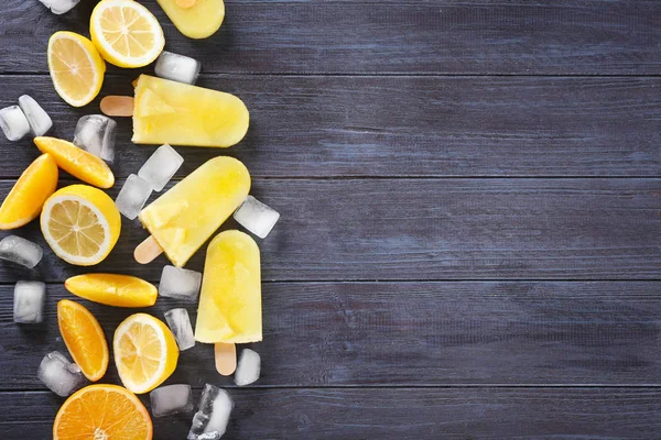 Zmrzlina s citróny a pomeranči — Stock fotografie