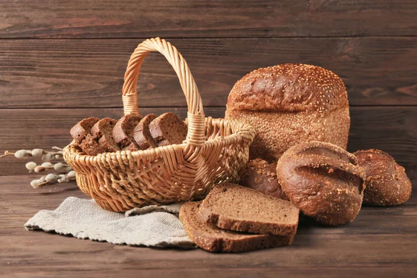 Különböző típusú friss kenyér — Stock Fotó