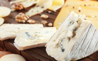 Peynir çeşitli ahşap tahta