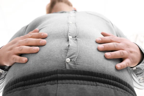 Hombre gordo sobre blanco — Foto de Stock