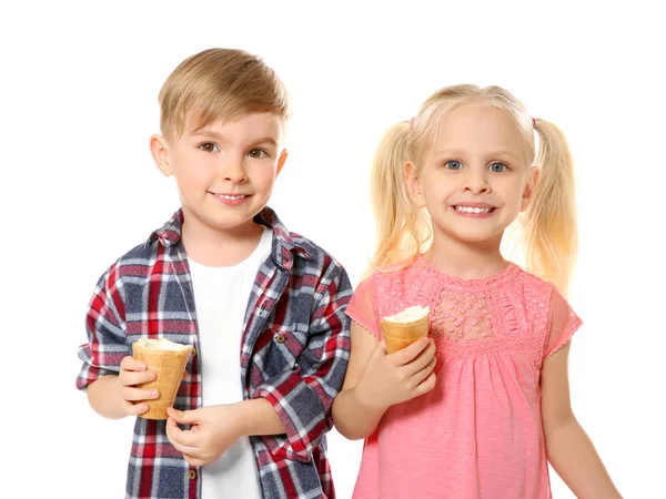 Kinderen die ijs eten — Stockfoto