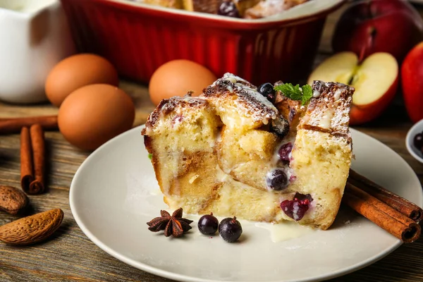 Piece of baked bread pudding — Stock Photo, Image