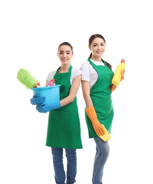 Equipe de serviço com ferramentas de limpeza em fundo branco — Fotografia de Stock