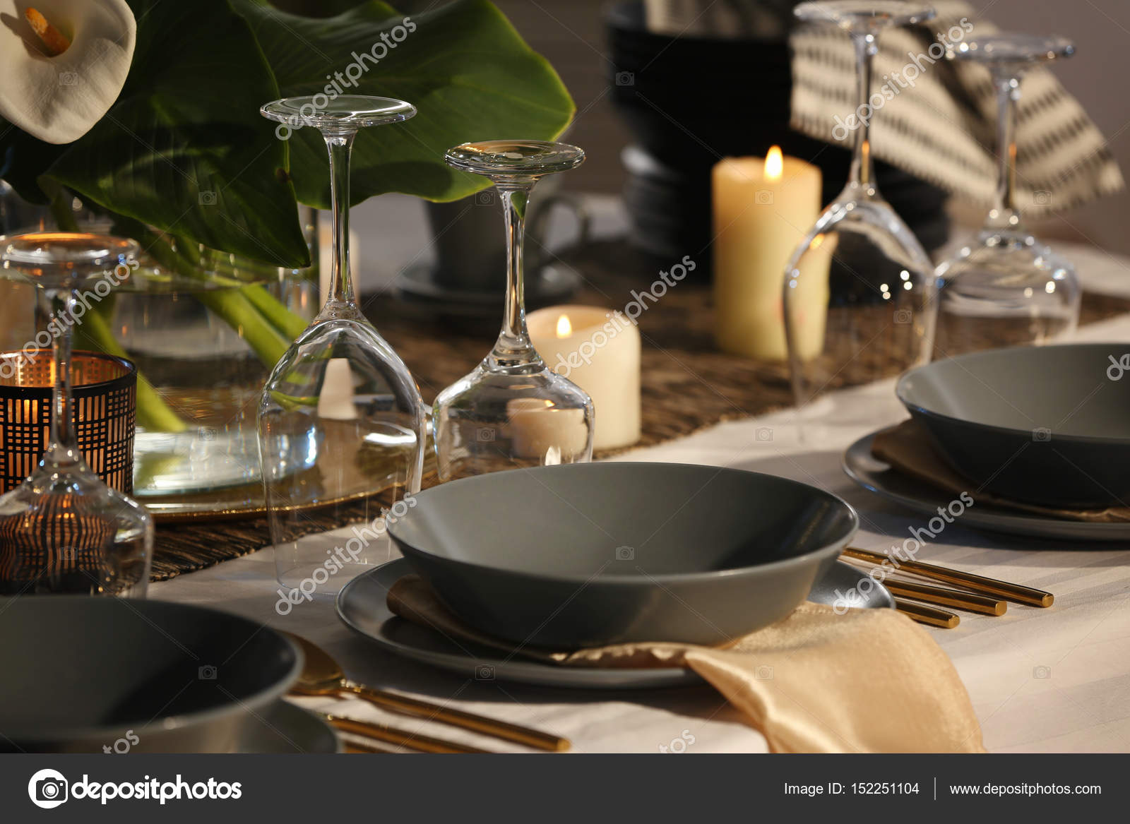 Ajuste de mesa en el restaurante: fotografía de stock © belchonock