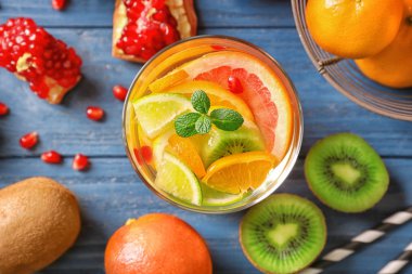 serinletici kokteyl ve narenciye meyve