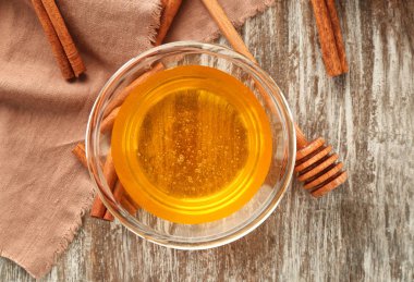 Tarçın ve bal kase 