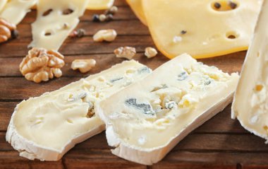 Peynir çeşitli ahşap tahta