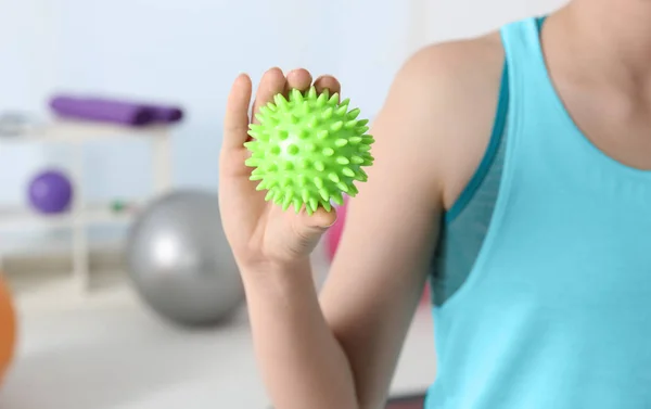 Frau mit Stressball — Stockfoto