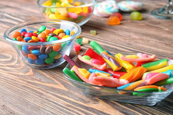 Smakelijke kleurrijke snoepjes — Stockfoto