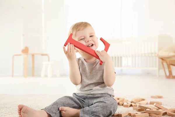 Lindo niño pequeño — Foto de Stock