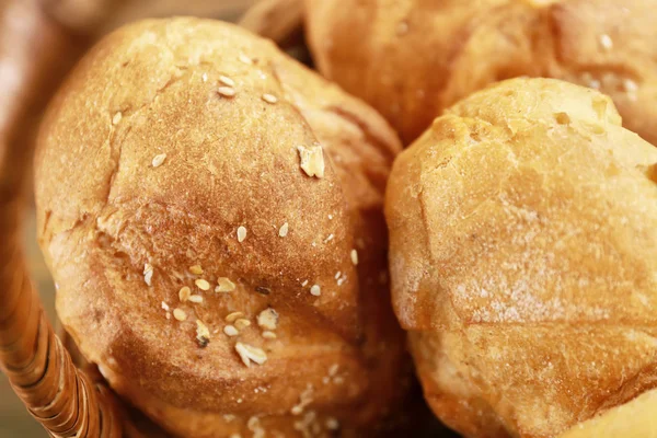 Різні свіжі хлібні хліби — стокове фото