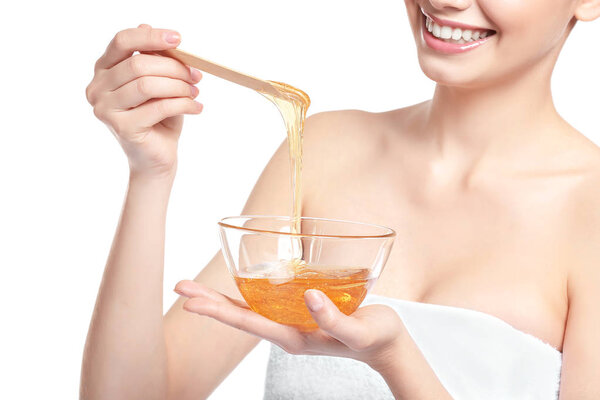 Красивая молодая женщина с сахарной пастой
