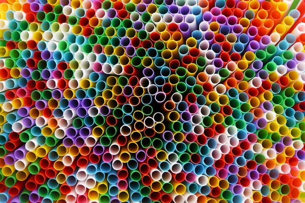 Beaucoup de pailles colorées pour les boissons — Photo