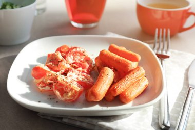  Kızarmış havuç ve domates