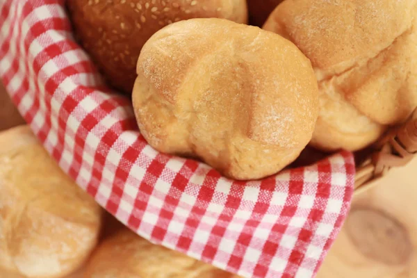 Farklı taze ekmek somunları — Stok fotoğraf