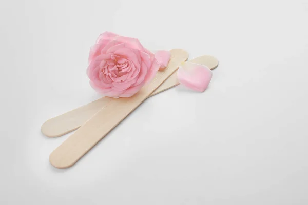 Pair of wooden sticks and flower — Stock Photo, Image