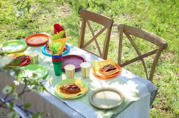 Table served with disposable tableware — Stock Photo, Image