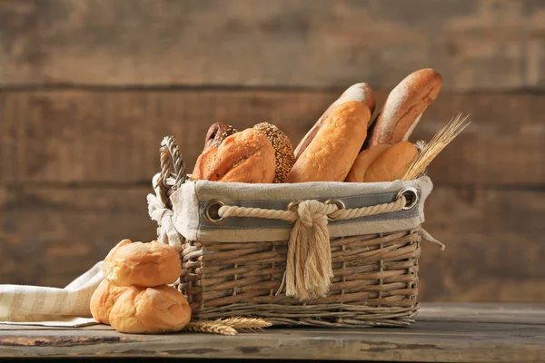 Diversi tipi di pane fresco — Foto Stock