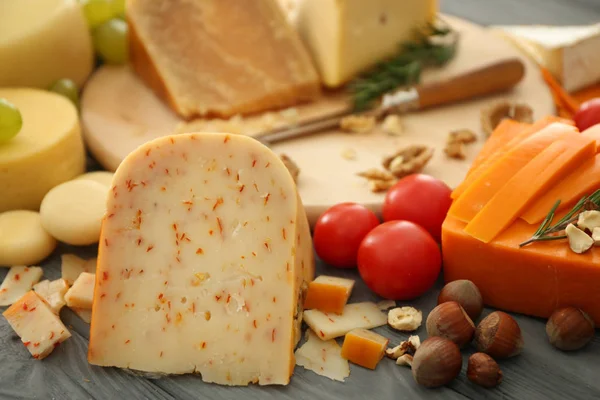 スライス チーズの盛り合わせ — ストック写真