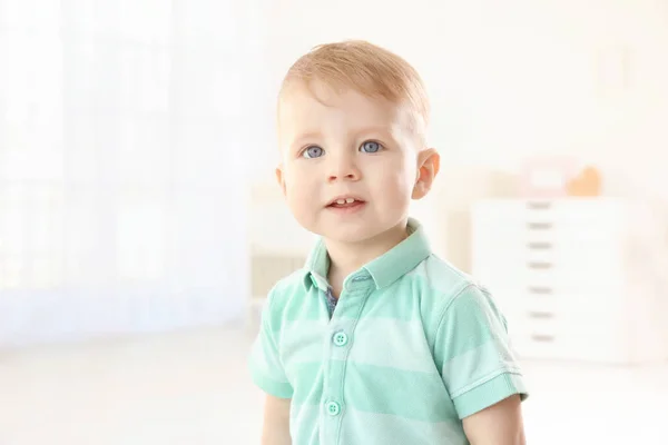 Schattig klein kind — Stockfoto