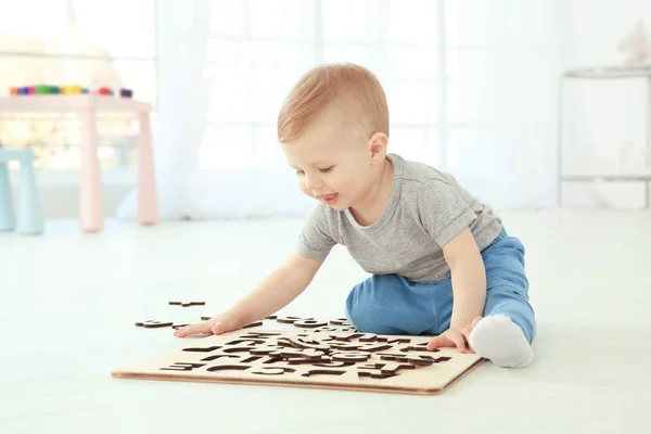 Schattig klein kind — Stockfoto