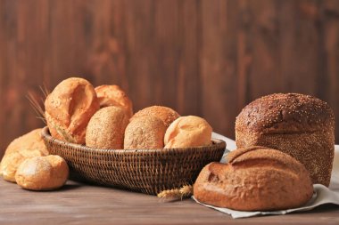 Farklı taze ekmek çeşitleri 