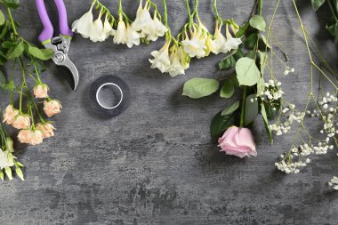 Araçları ile güzel çiçekler  