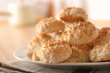 Hindistan cevizi macaroons ile plaka