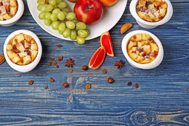 meyve ile ekmek pudding