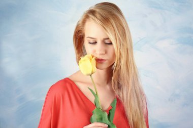 Lale ile genç kadın