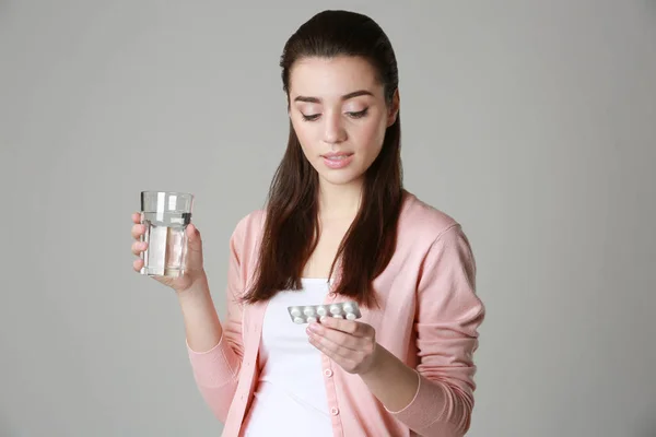 Beautiful young woman with pills — Stock Photo, Image