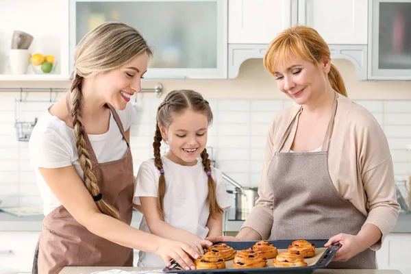 Happy Family Tasty Buns Kitchen — Stock Photo, Image