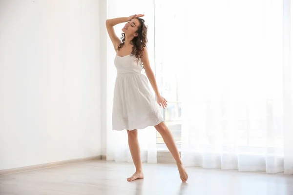 Beautiful young woman dancing — Stock Photo, Image