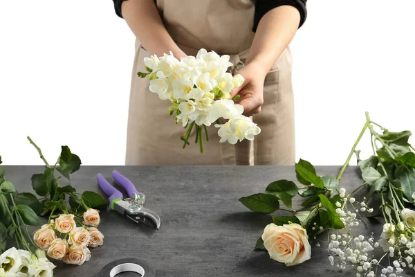 Floristería haciendo hermoso ramo — Foto de Stock