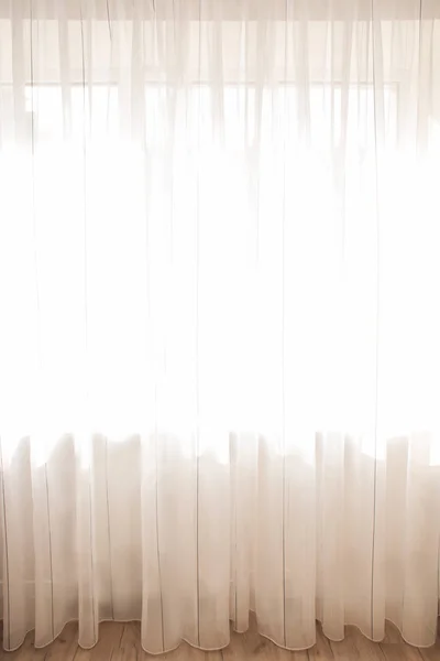 Fenster mit elegantem Vorhang — Stockfoto