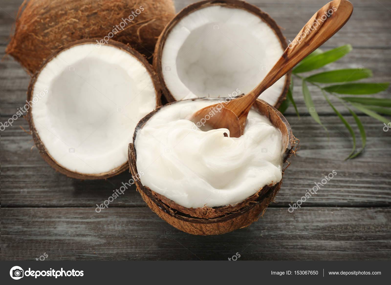 Composition with coconut oil in jar Stock Photo by ©belchonock 153067650
